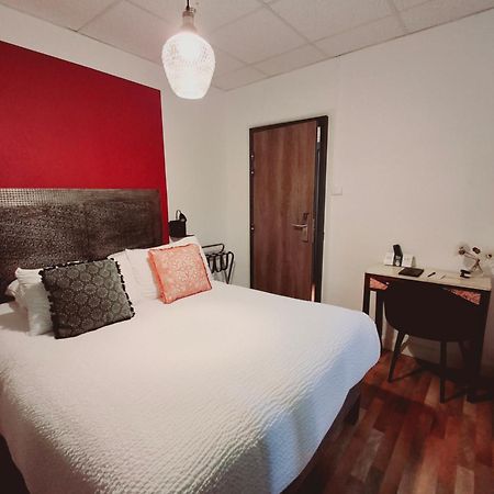 Logis Hotel Restaurant La Brasserie Treignac ภายนอก รูปภาพ