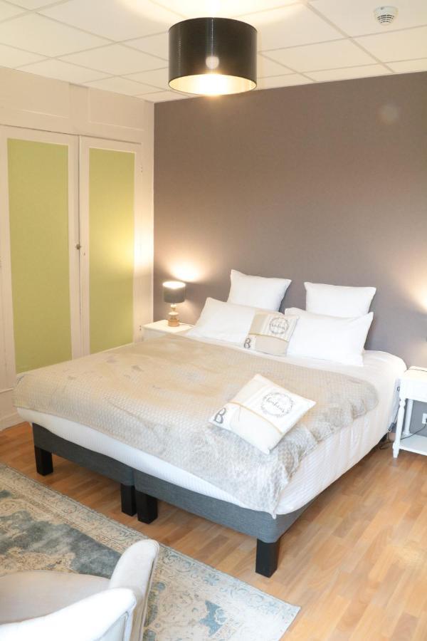 Logis Hotel Restaurant La Brasserie Treignac ภายนอก รูปภาพ