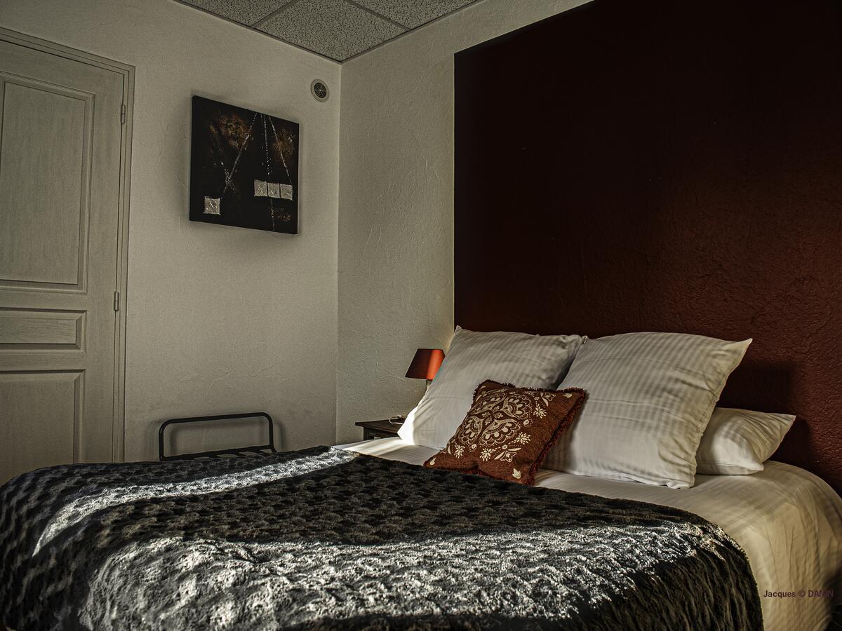 Logis Hotel Restaurant La Brasserie Treignac ภายนอก รูปภาพ