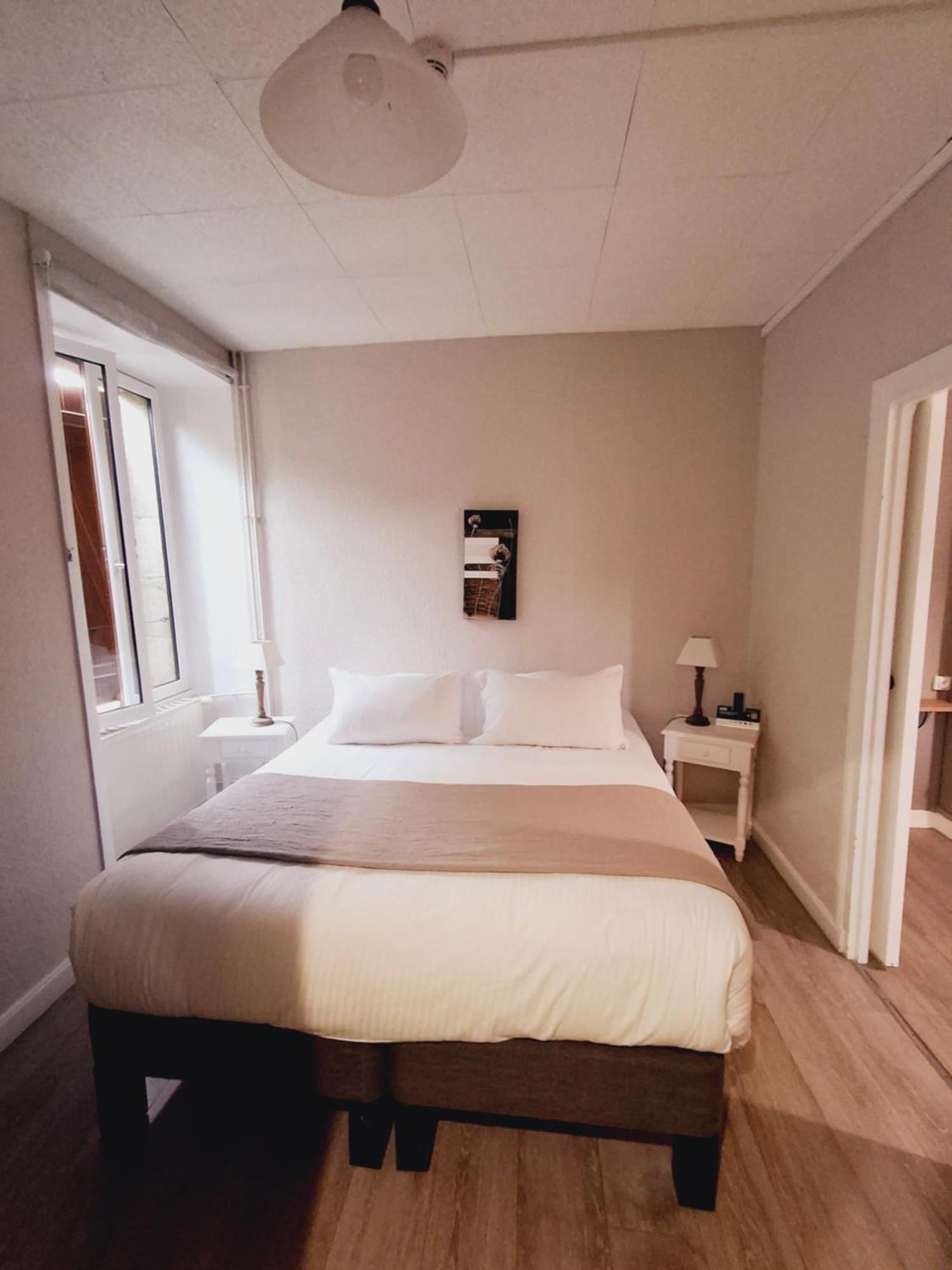 Logis Hotel Restaurant La Brasserie Treignac ภายนอก รูปภาพ