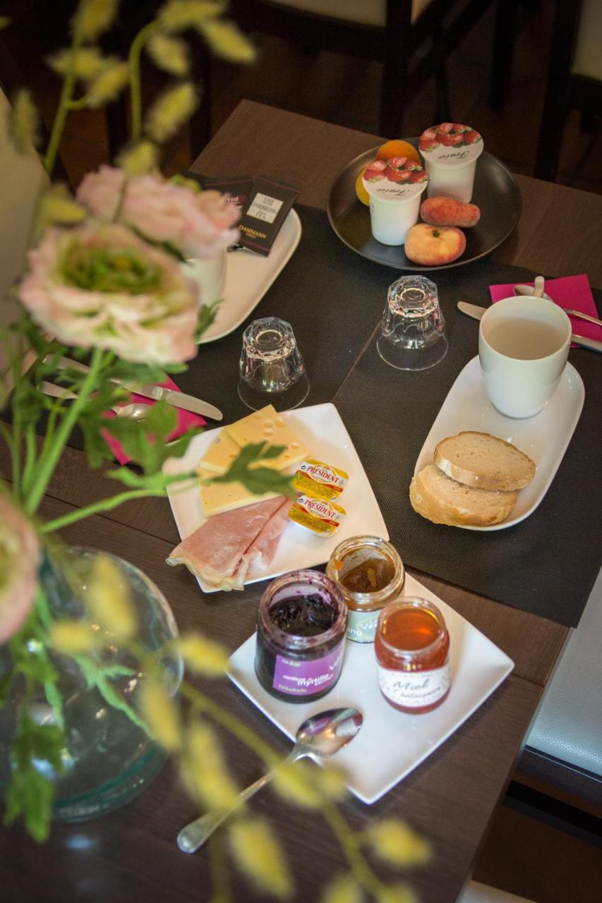Logis Hotel Restaurant La Brasserie Treignac ภายนอก รูปภาพ
